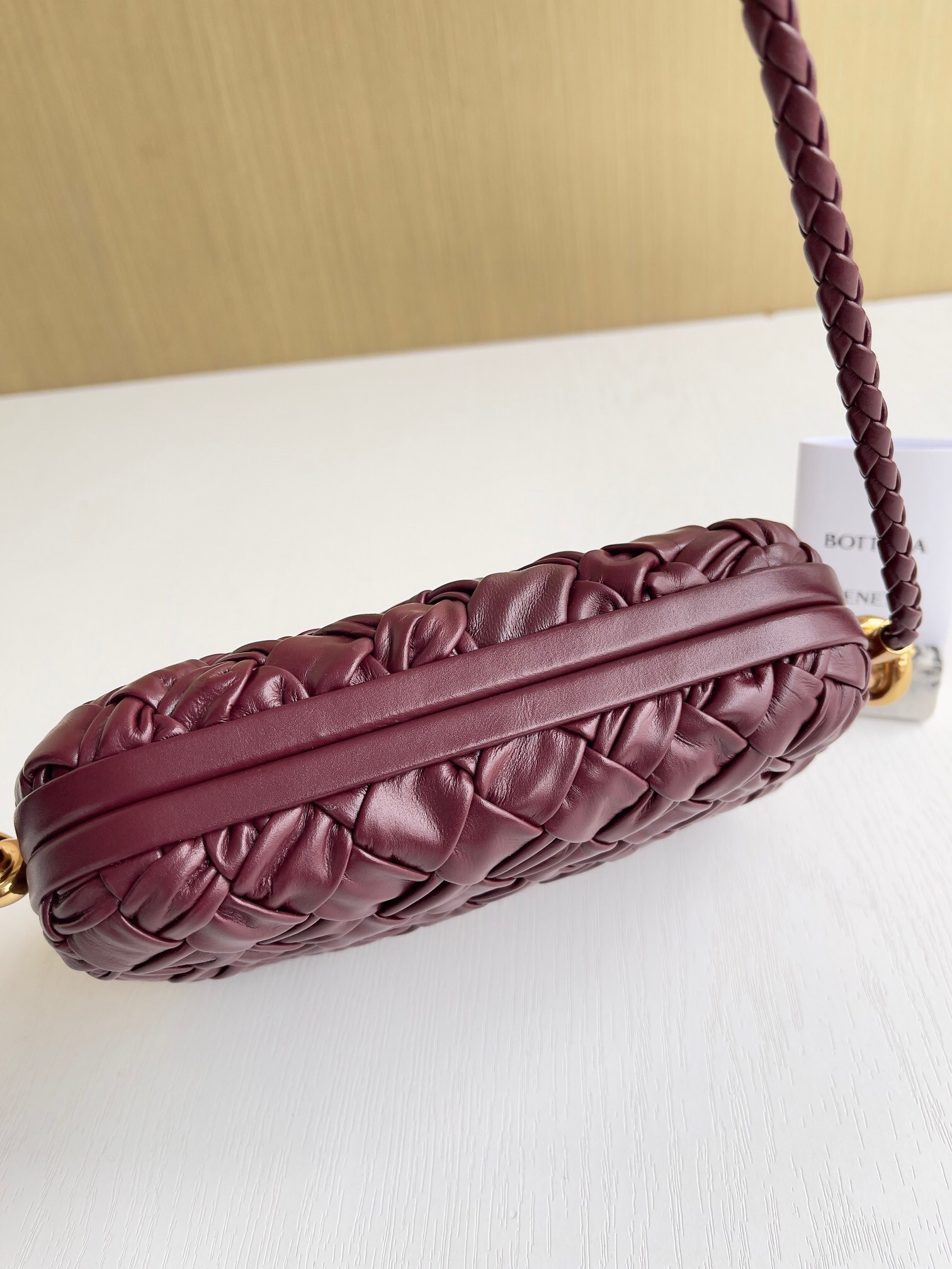 bo*te*ga Ve*ne*ta knot minaudiere on strap in barolo foulard intreccio leather