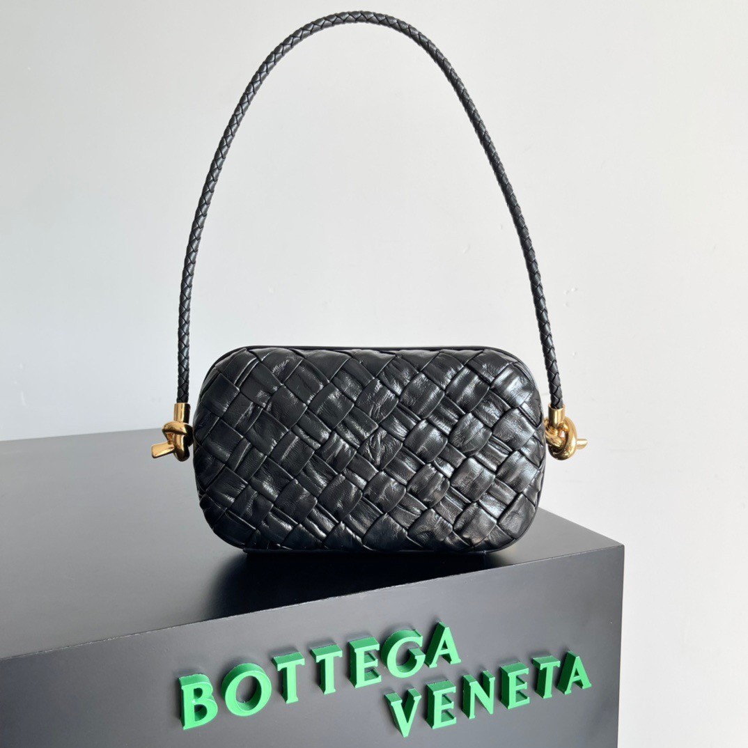 bo*te*ga Ve*ne*ta knot minaudiere on strap in black foulard intreccio leather