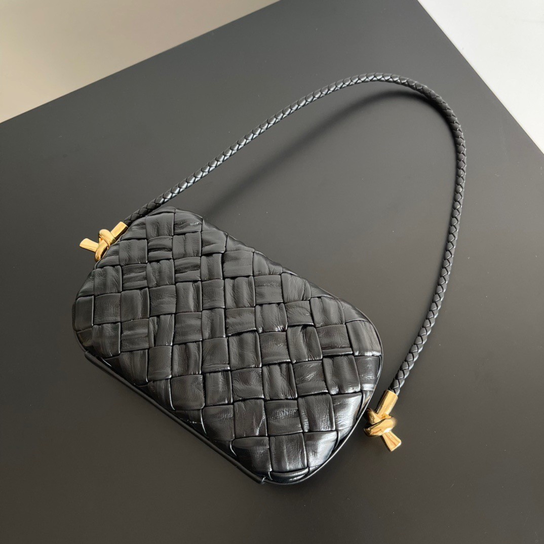 bo*te*ga Ve*ne*ta knot minaudiere on strap in black foulard intreccio leather