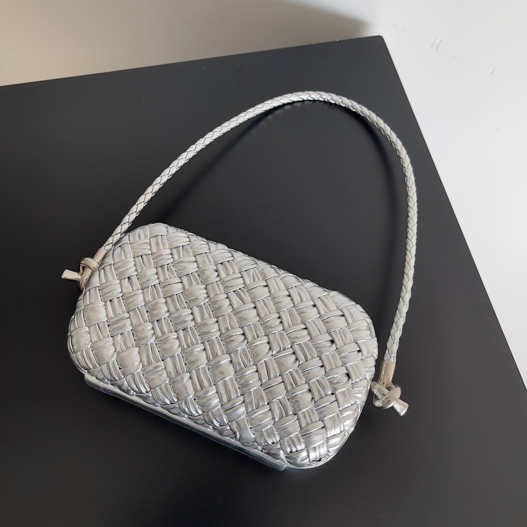 bo*te*ga Ve*ne*ta knot minaudiere on strap in silver intreccio laminated leather