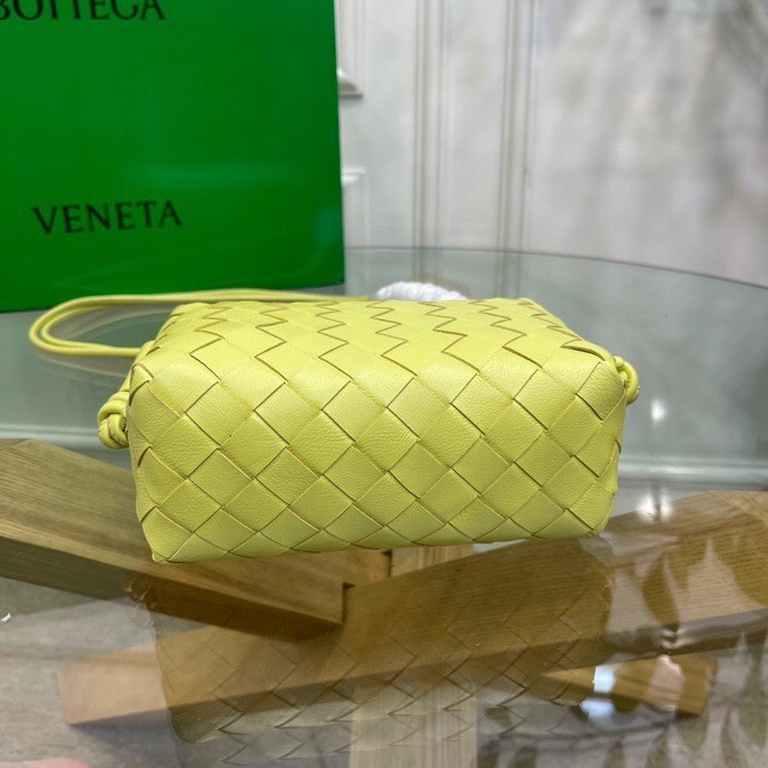 bo*te*ga Ve*ne*ta loop mini bag in kiwi intrecciato lambskin