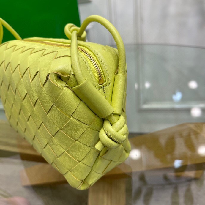bo*te*ga Ve*ne*ta loop mini bag in kiwi intrecciato lambskin