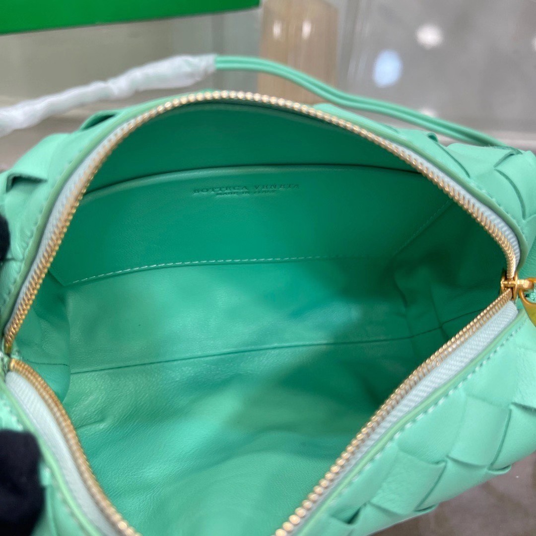 bo*te*ga Ve*ne*ta mini loop bag in fountain intrecciato lambskin