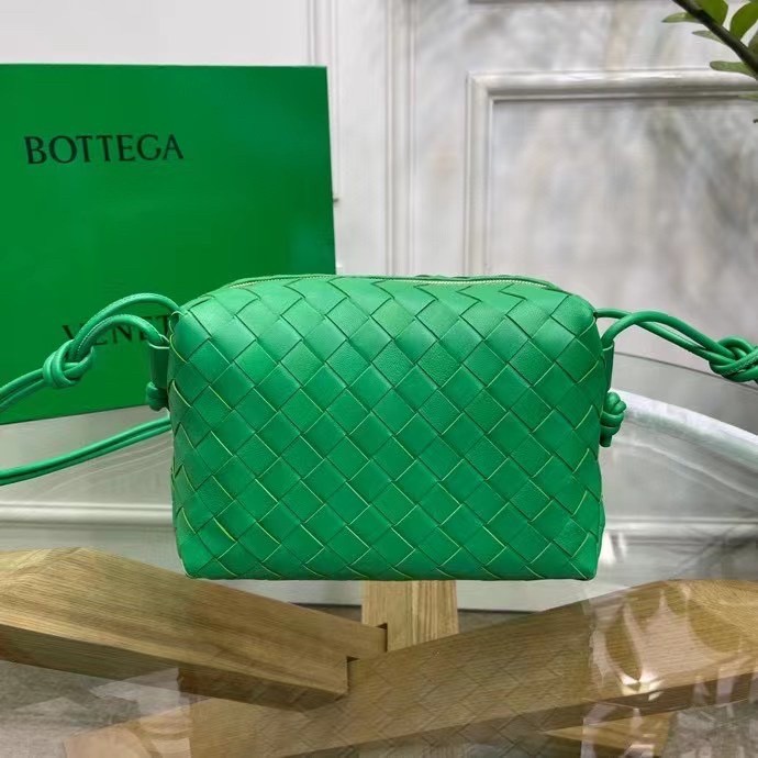 bo*te*ga Ve*ne*ta mini loop bag in green intrecciato lambskin