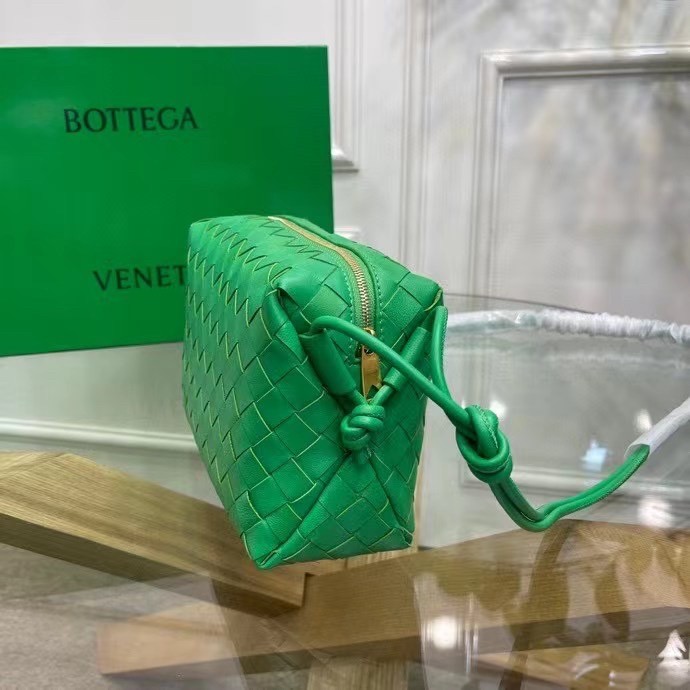 bo*te*ga Ve*ne*ta mini loop bag in green intrecciato lambskin