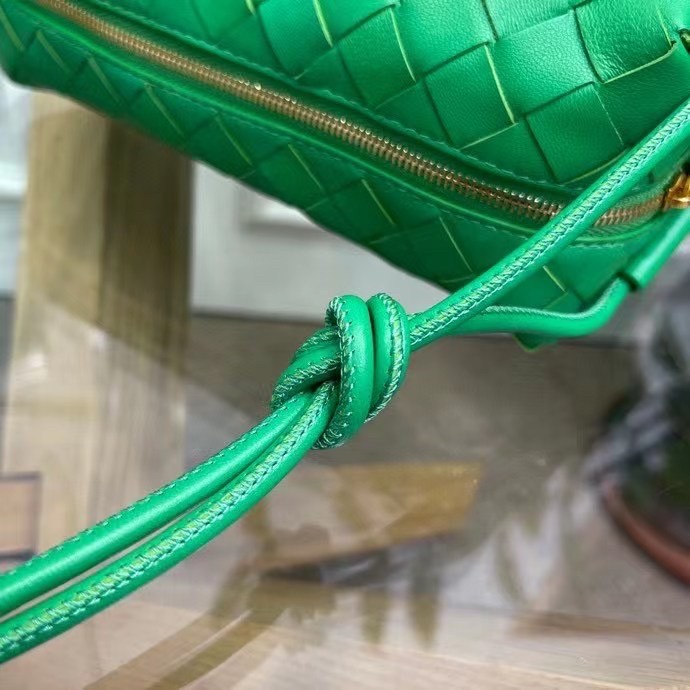 bo*te*ga Ve*ne*ta mini loop bag in green intrecciato lambskin