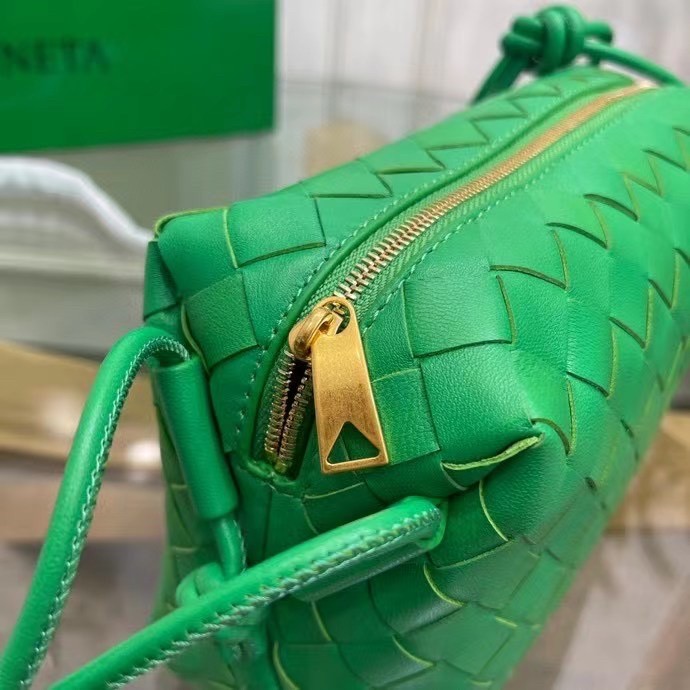 bo*te*ga Ve*ne*ta mini loop bag in green intrecciato lambskin