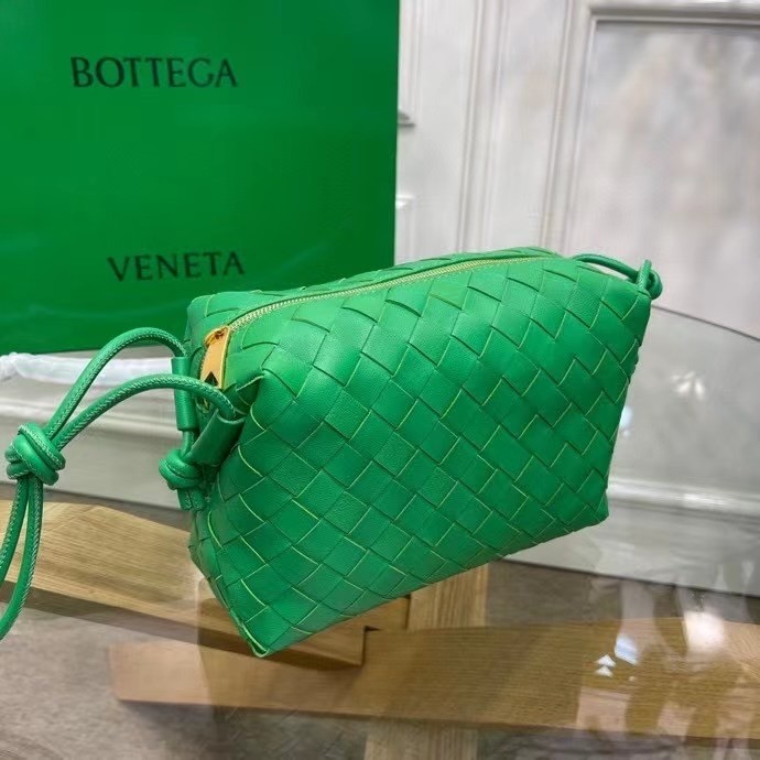 bo*te*ga Ve*ne*ta mini loop bag in green intrecciato lambskin