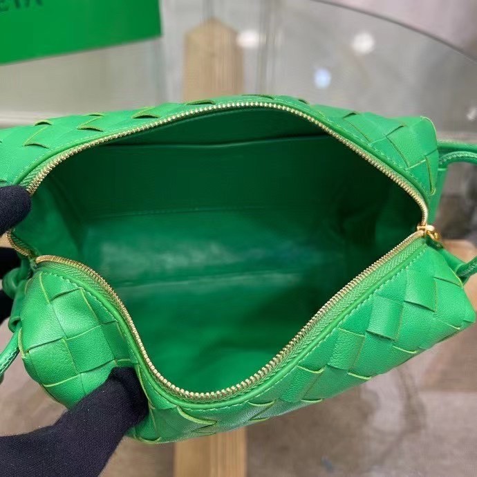 bo*te*ga Ve*ne*ta mini loop bag in green intrecciato lambskin