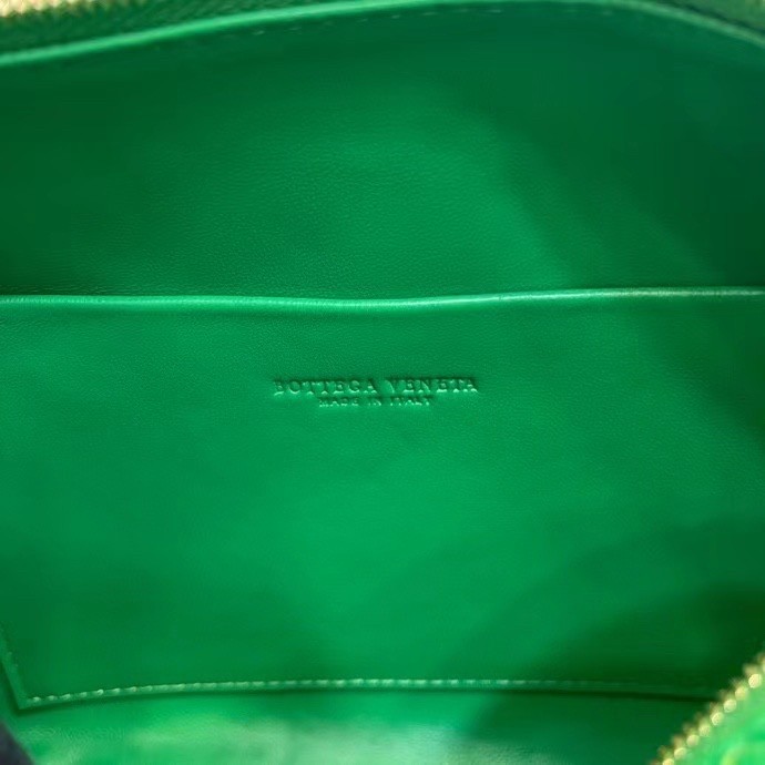 bo*te*ga Ve*ne*ta mini loop bag in green intrecciato lambskin