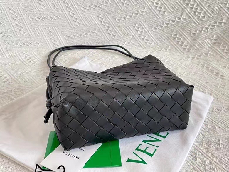 bo*te*ga Ve*ne*ta small loop bag in black intrecciato lambskin