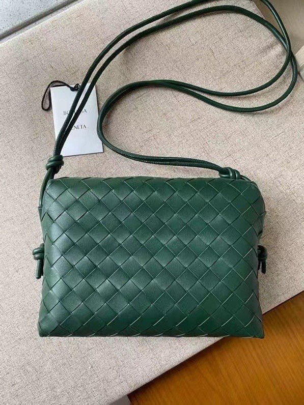 bo*te*ga Ve*ne*ta small loop bag in raintree intrecciato lambskin