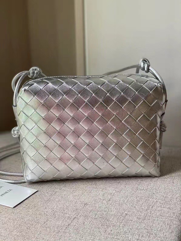 bo*te*ga Ve*ne*ta small loop bag in silver intrecciato lambskin