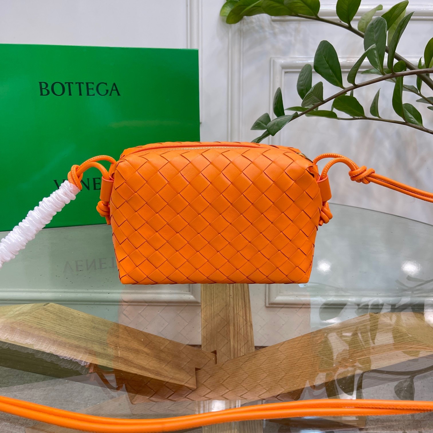 bo*te*ga Ve*ne*ta loop small bag in orange intrecciato lambskin