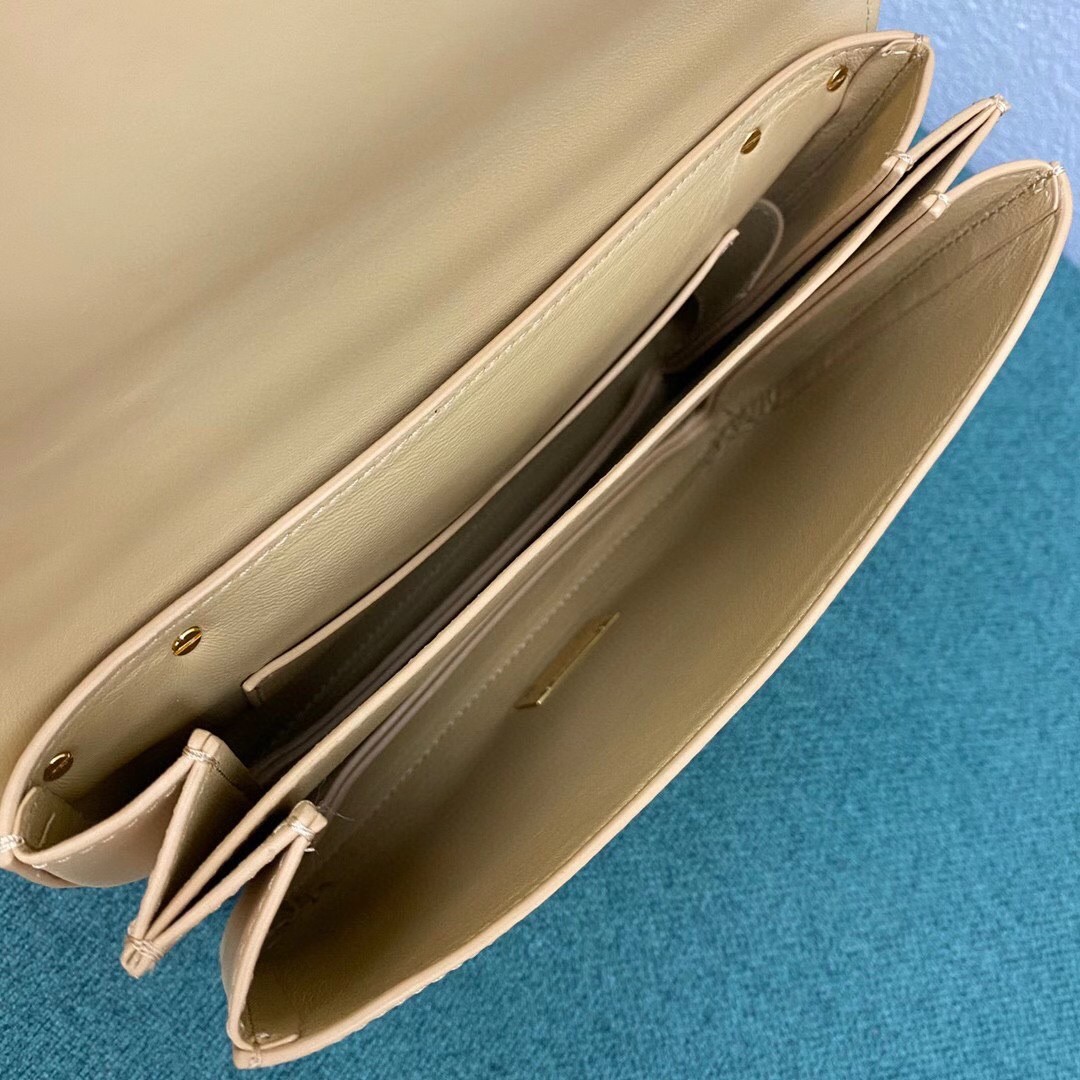 bo*te*ga Ve*ne*ta mount small bag in almond calfskin