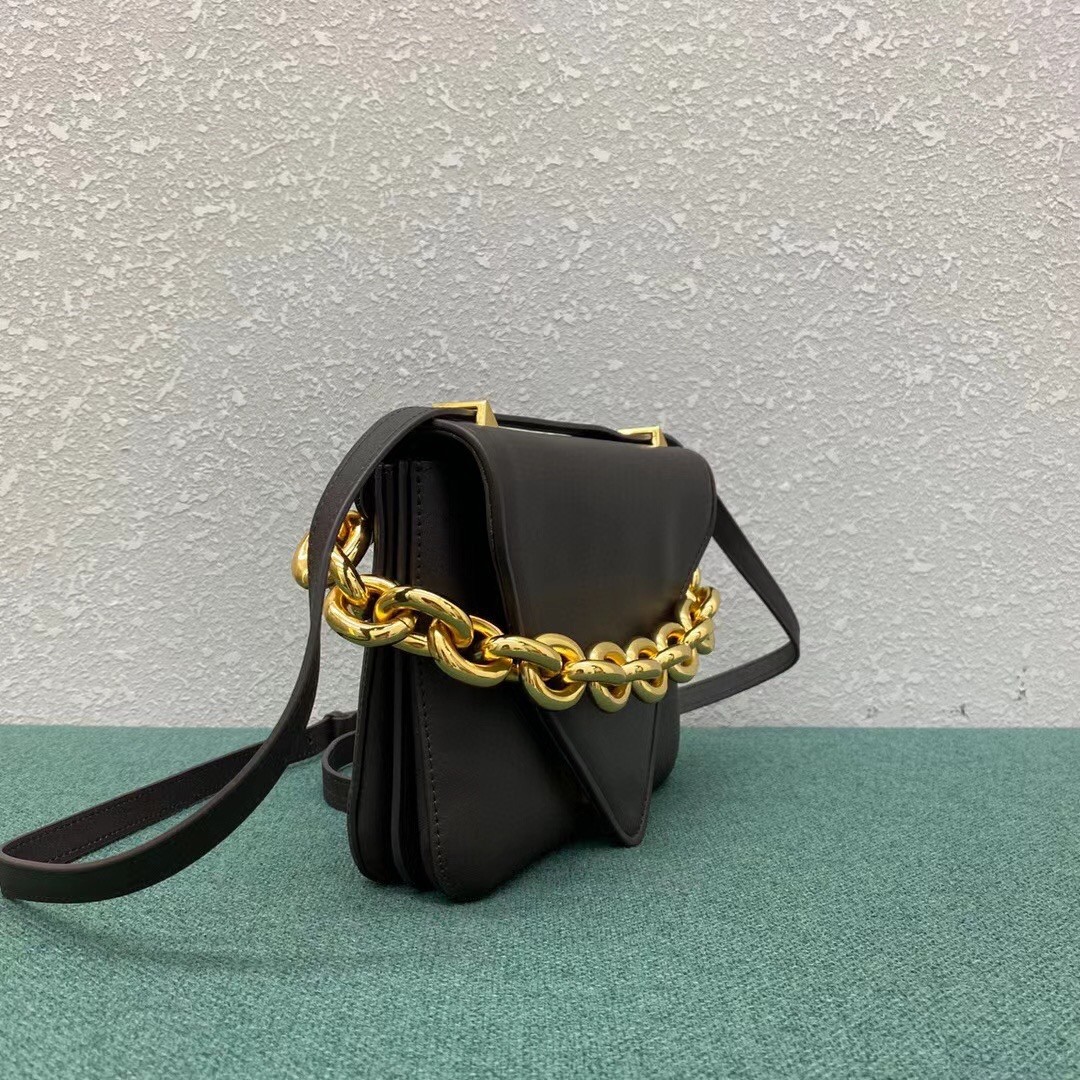 bo*te*ga Ve*ne*ta mount small bag in fondant calfskin