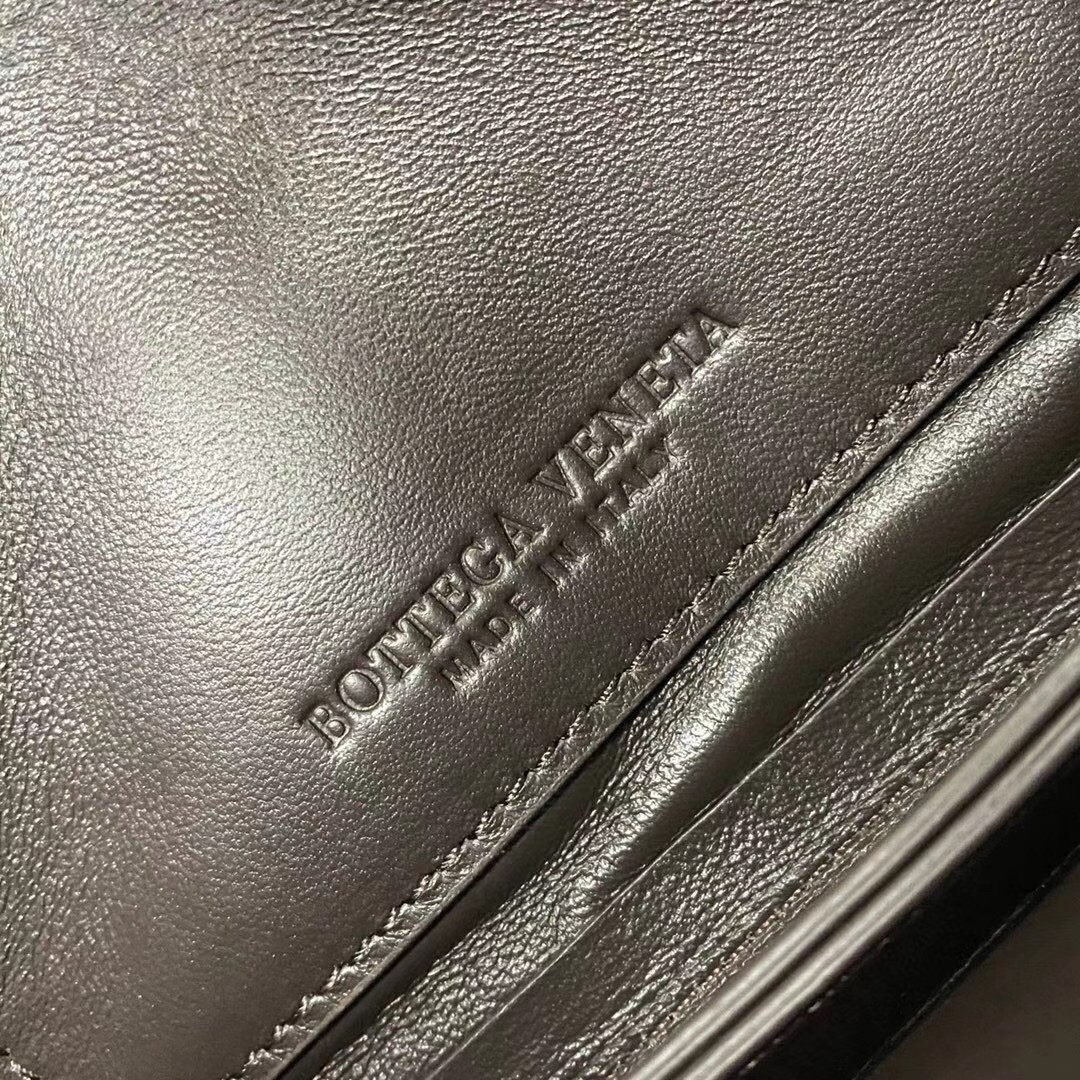 bo*te*ga Ve*ne*ta mount small bag in fondant calfskin