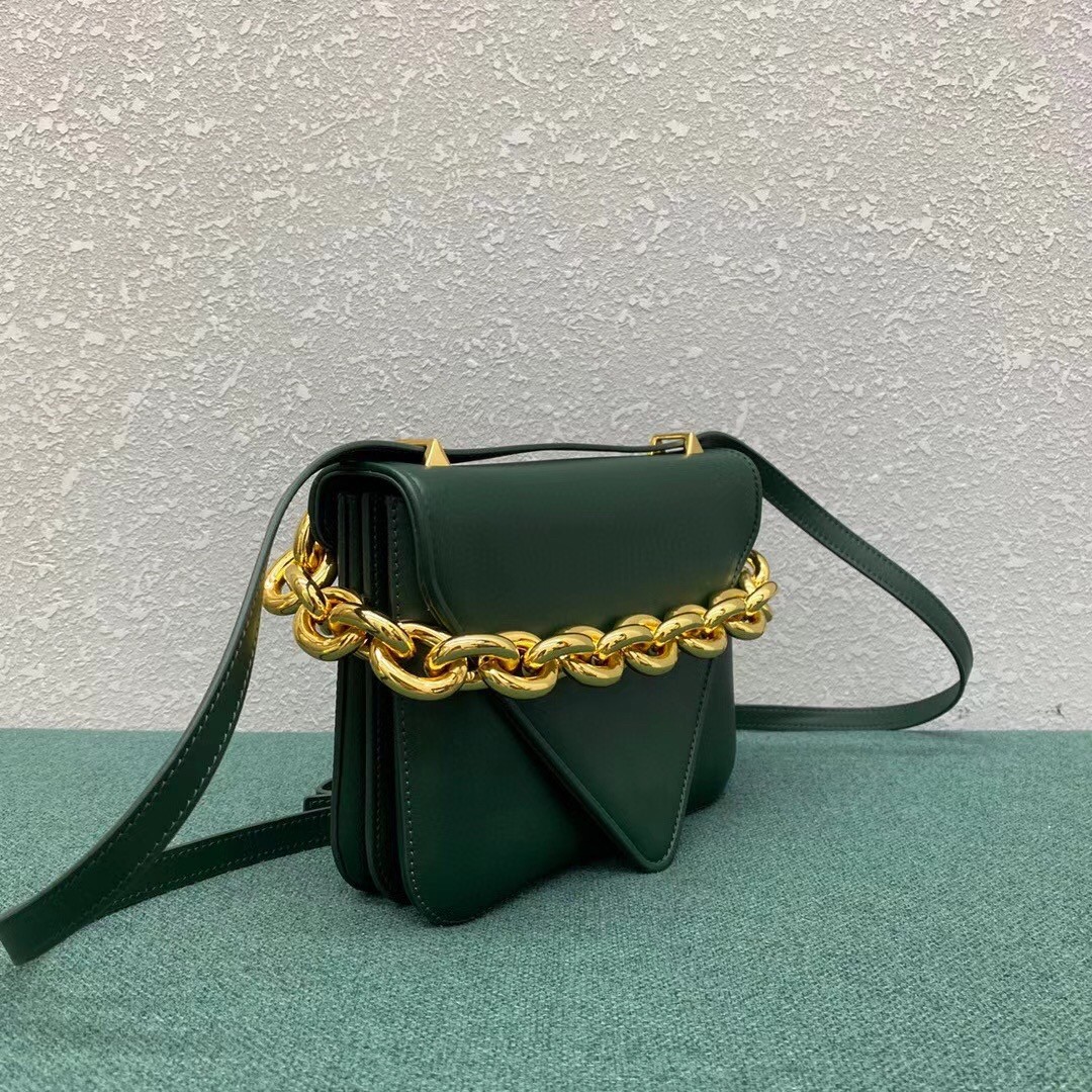 bo*te*ga Ve*ne*ta mount small bag in green calfskin