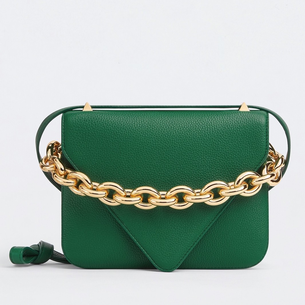 bo*te*ga Ve*ne*ta mount small bag in green leather