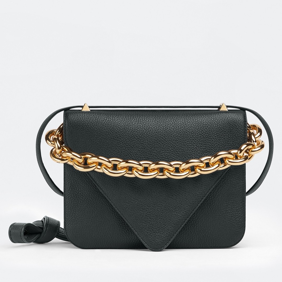 bo*te*ga Ve*ne*ta mount small bag in black leather