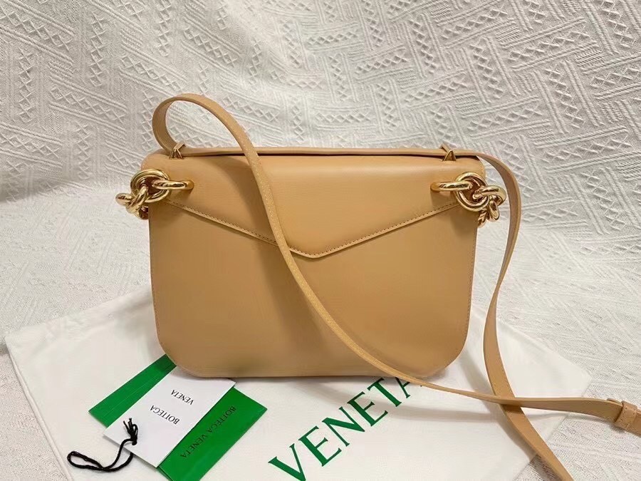 bo*te*ga Ve*ne*ta mount medium envelope bag in almond calfskin