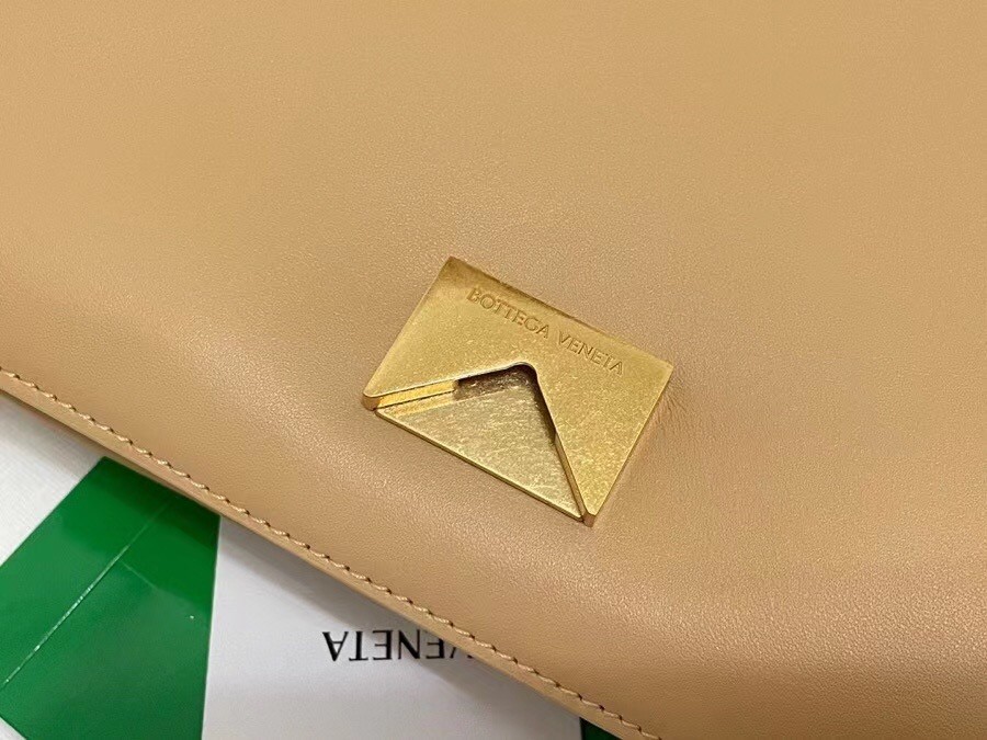 bo*te*ga Ve*ne*ta mount medium envelope bag in almond calfskin
