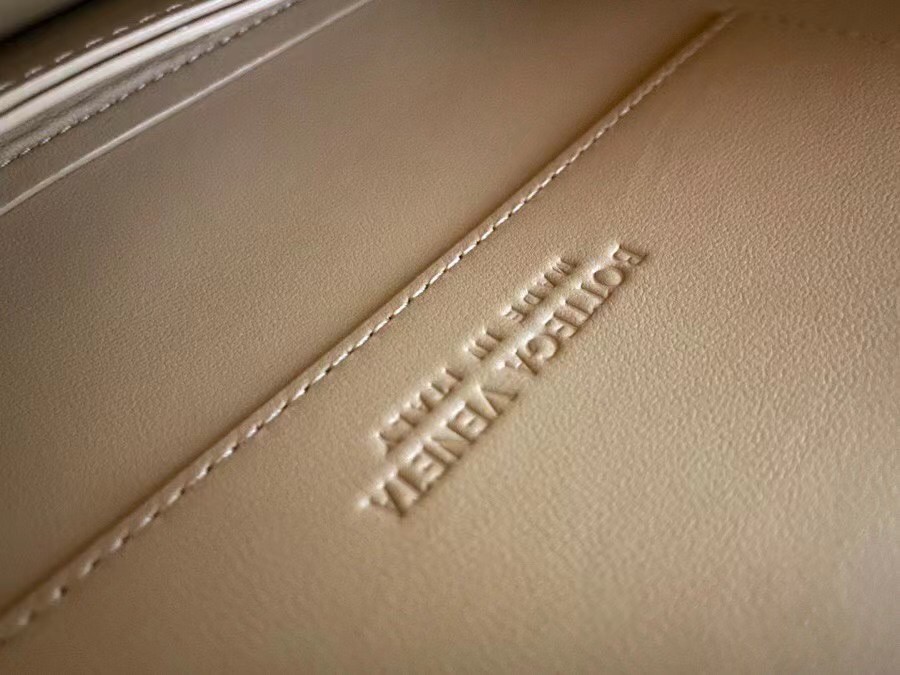 bo*te*ga Ve*ne*ta mount medium envelope bag in almond calfskin