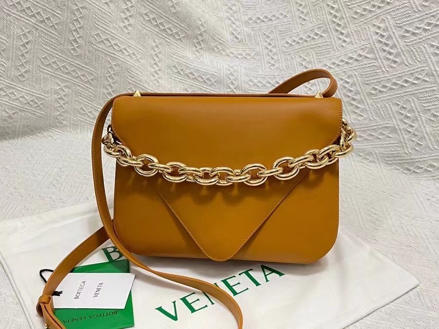 bo*te*ga Ve*ne*ta mount medium envelope bag in cob calfskin