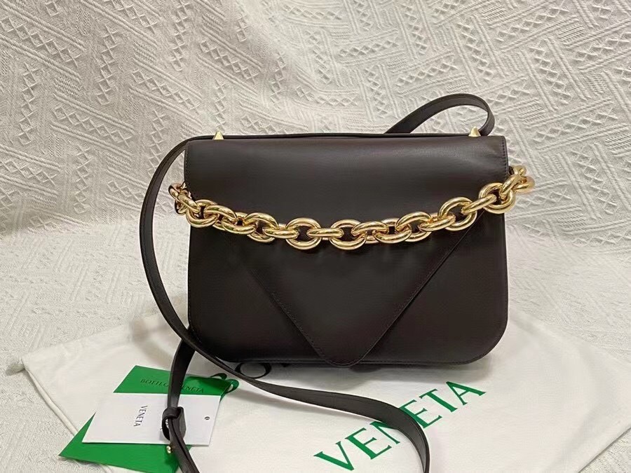 bo*te*ga Ve*ne*ta mount medium envelope bag in fondant calfskin