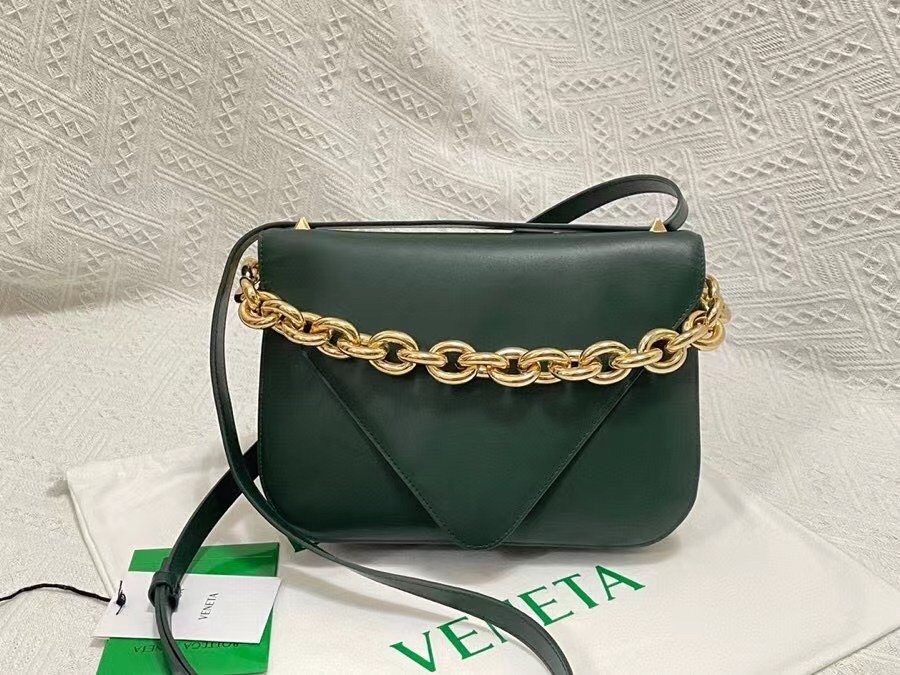 bo*te*ga Ve*ne*ta mount medium envelope bag in green calfskin