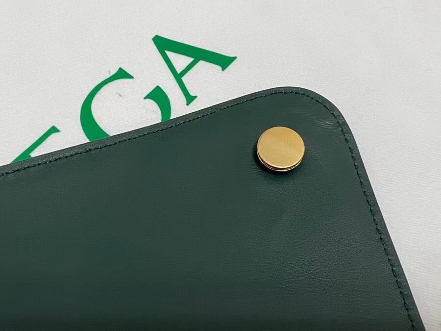 bo*te*ga Ve*ne*ta mount medium envelope bag in green calfskin