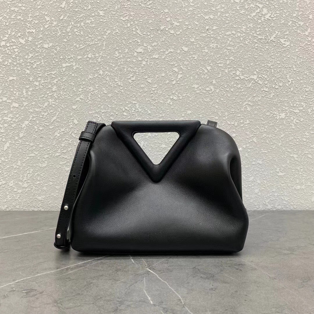 bo*te*ga Ve*ne*ta small point top handle bag in black leather