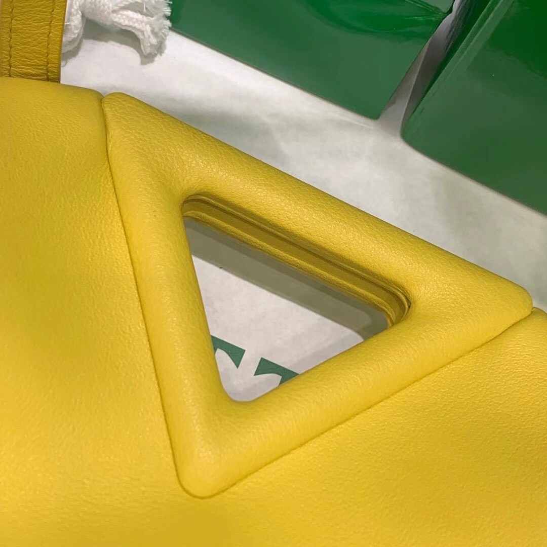 bo*te*ga Ve*ne*ta small point top handle bag in yellow leather