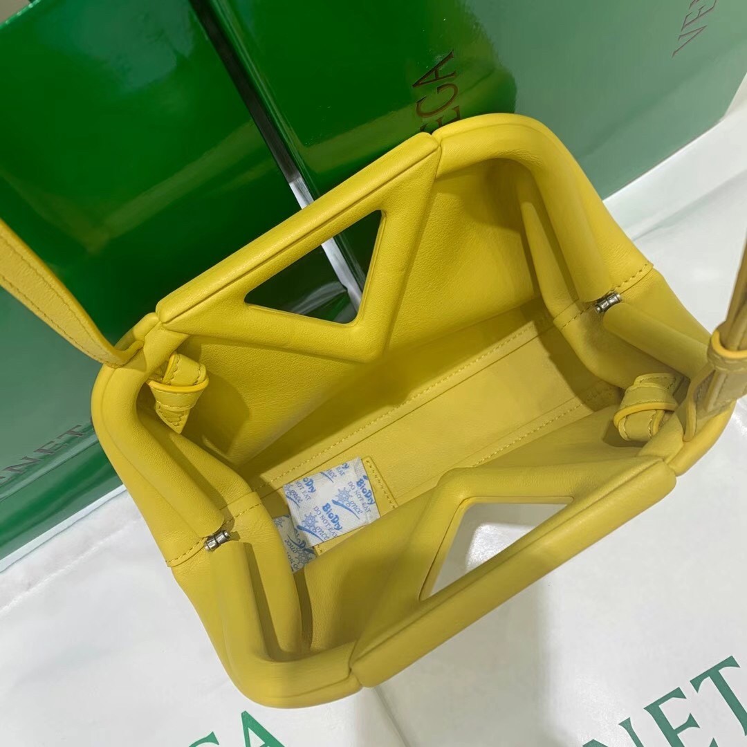 bo*te*ga Ve*ne*ta small point top handle bag in yellow leather