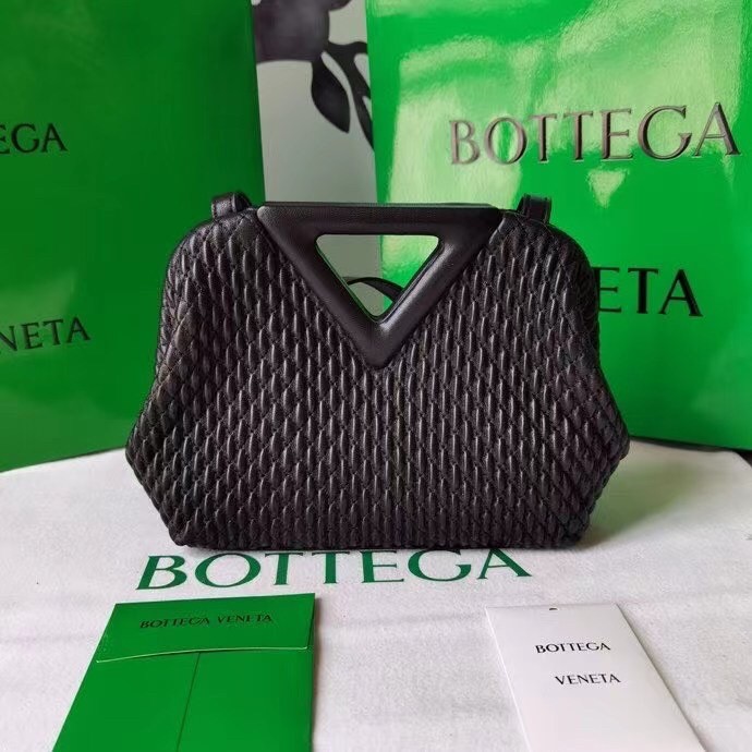 bo*te*ga Ve*ne*ta small point bag in black quilted leather