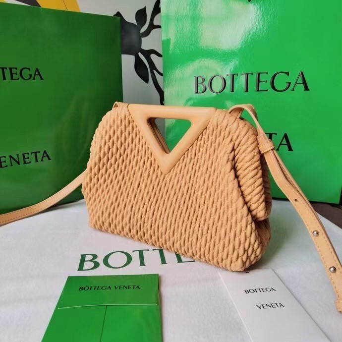 bo*te*ga Ve*ne*ta small point bag in peachy quilted leather