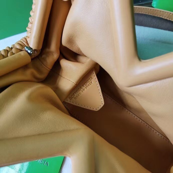 bo*te*ga Ve*ne*ta small point bag in peachy quilted leather