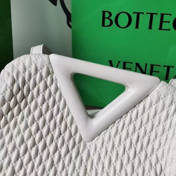 bo*te*ga Ve*ne*ta small point bag in white quilted leather