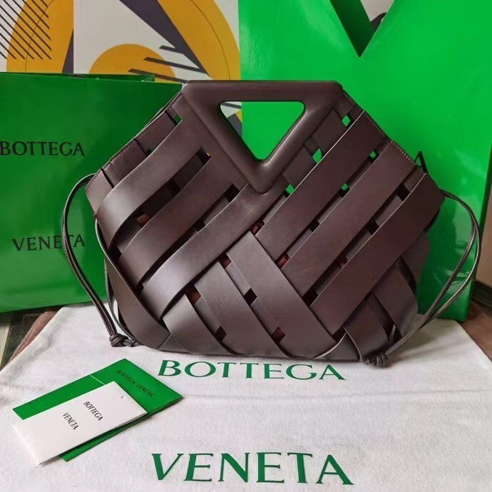 bo*te*ga Ve*ne*ta medium point bag in fondant intrecciato leather
