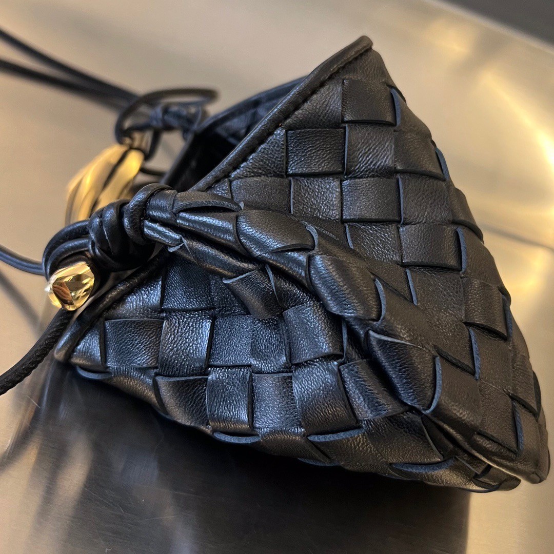 bo*te*ga Ve*ne*ta sardine mini bag in black intrecciato lambskin