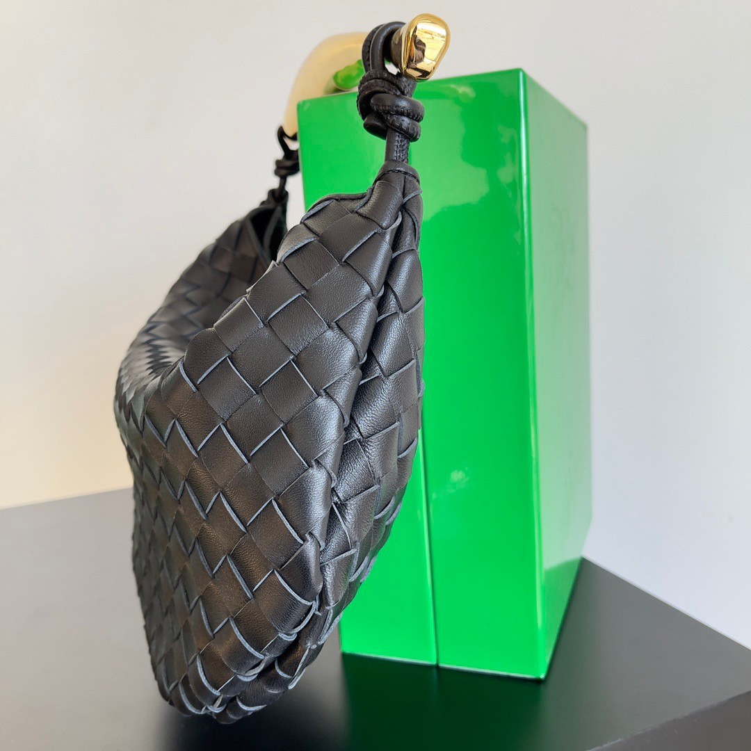 bo*te*ga Ve*ne*ta small sardine bag in black intrecciato lambskin