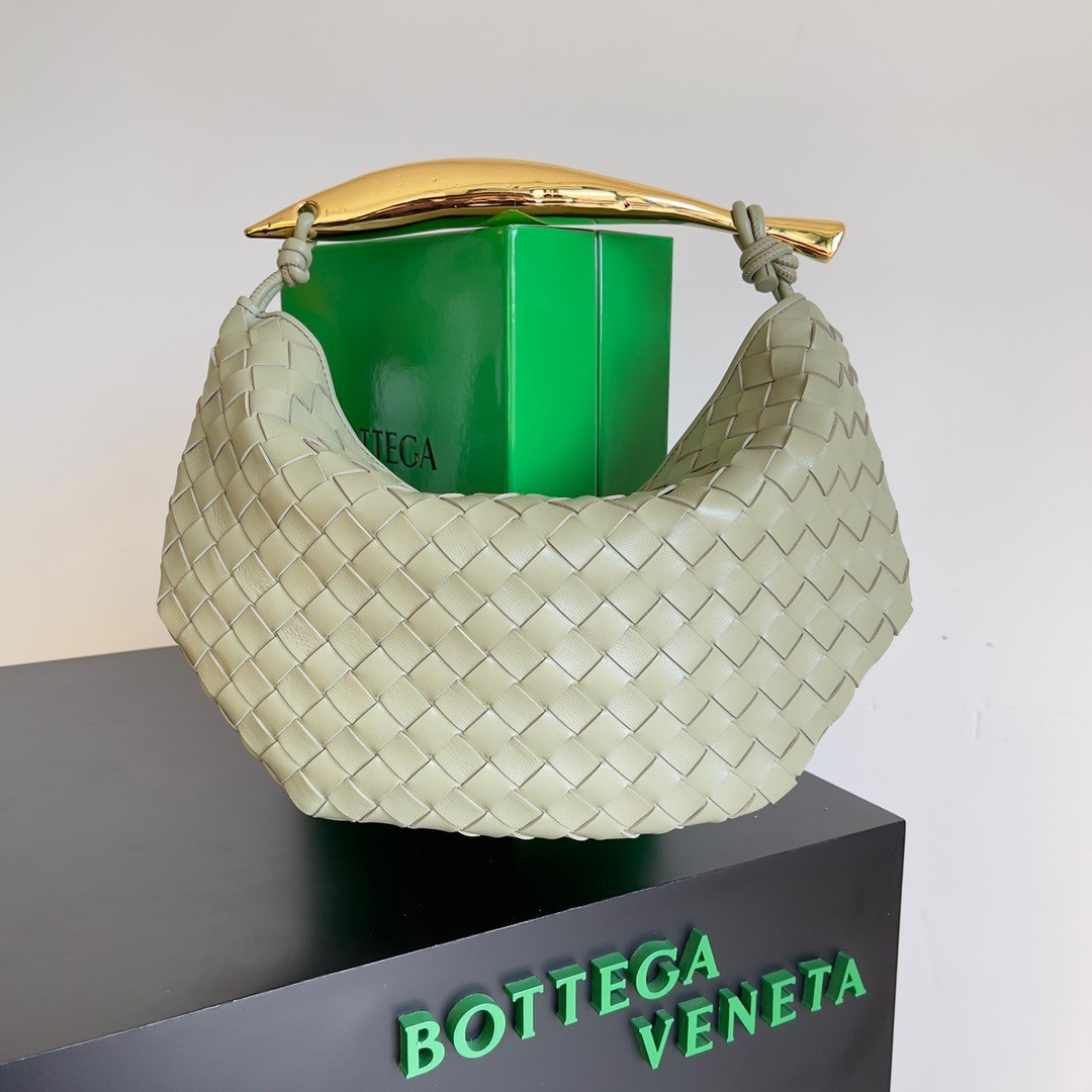 bo*te*ga Ve*ne*ta small sardine bag in travertine intrecciato lambskin