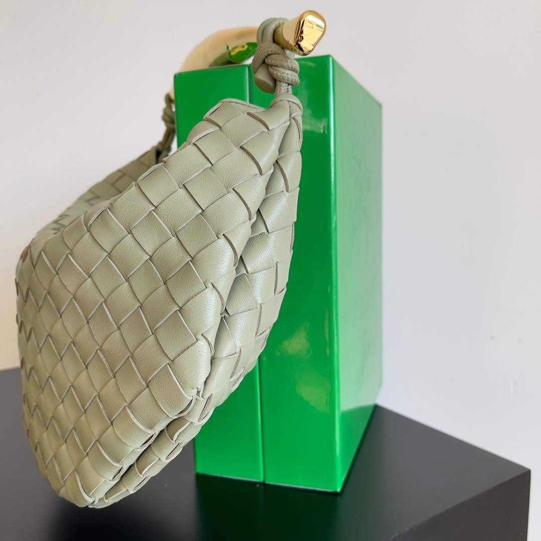 bo*te*ga Ve*ne*ta small sardine bag in travertine intrecciato lambskin