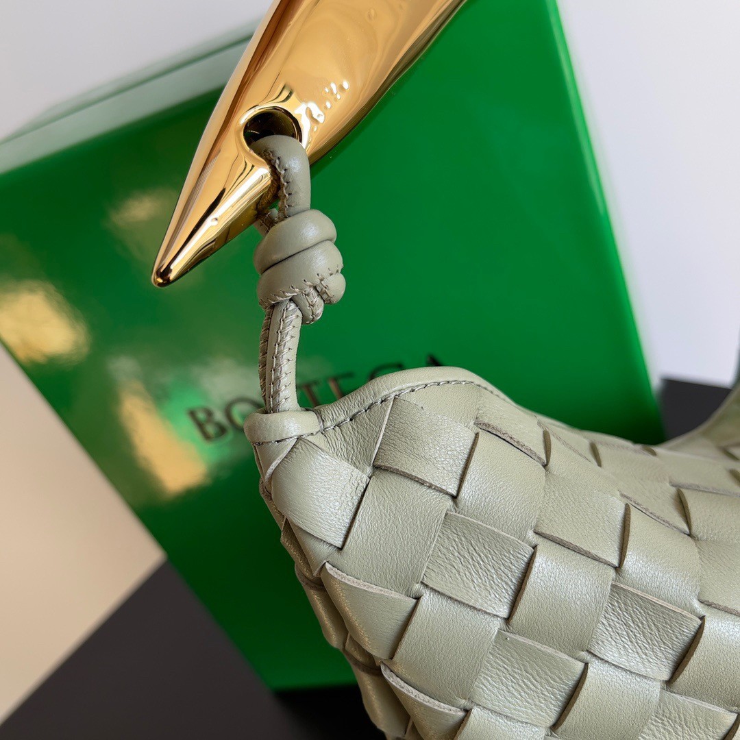 bo*te*ga Ve*ne*ta small sardine bag in travertine intrecciato lambskin