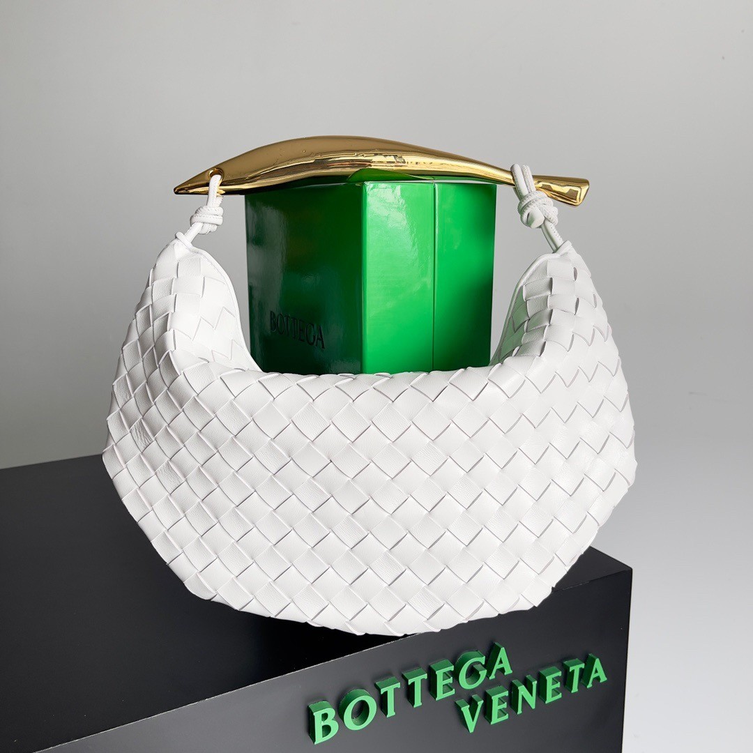 bo*te*ga Ve*ne*ta small sardine bag in white intrecciato lambskin