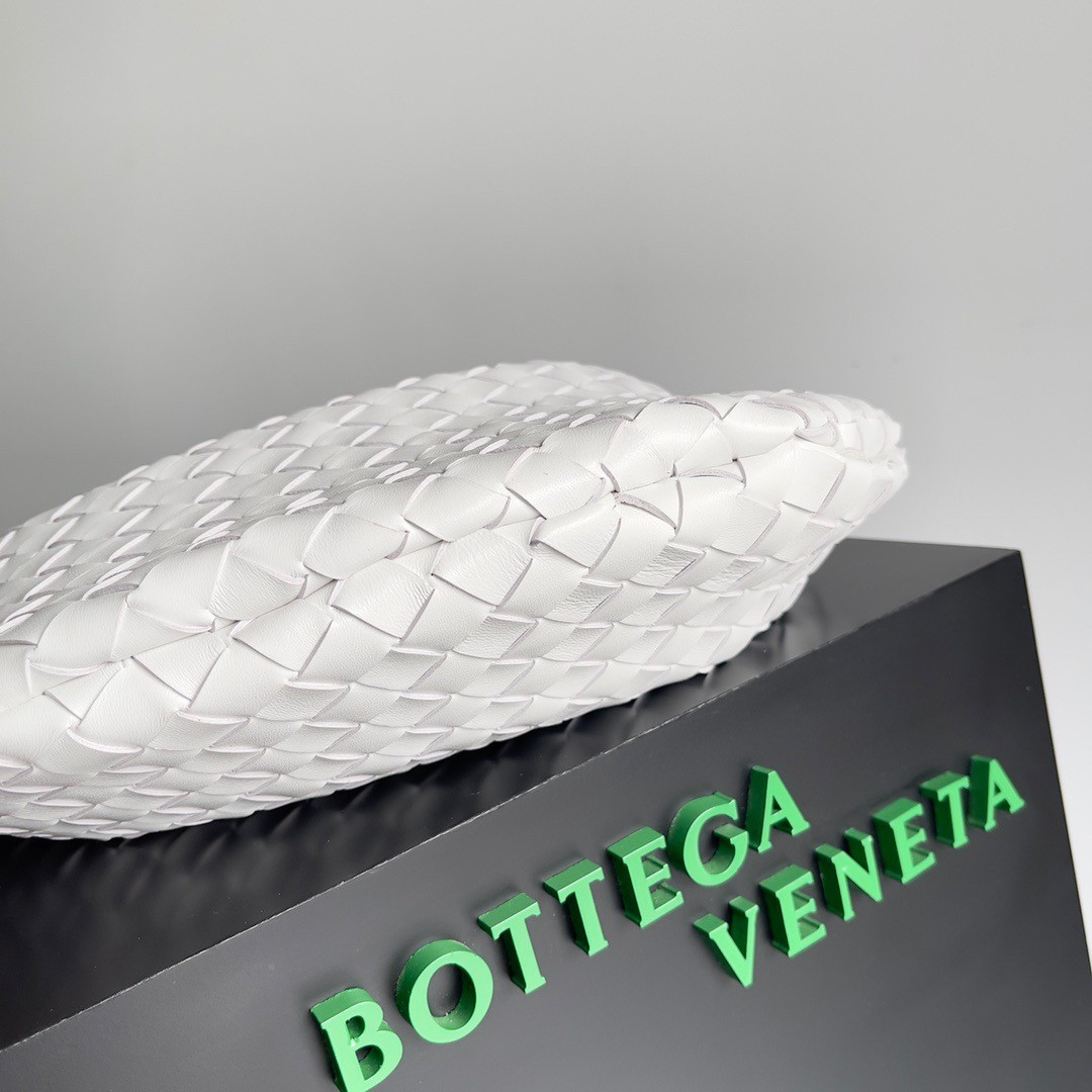 bo*te*ga Ve*ne*ta small sardine bag in white intrecciato lambskin