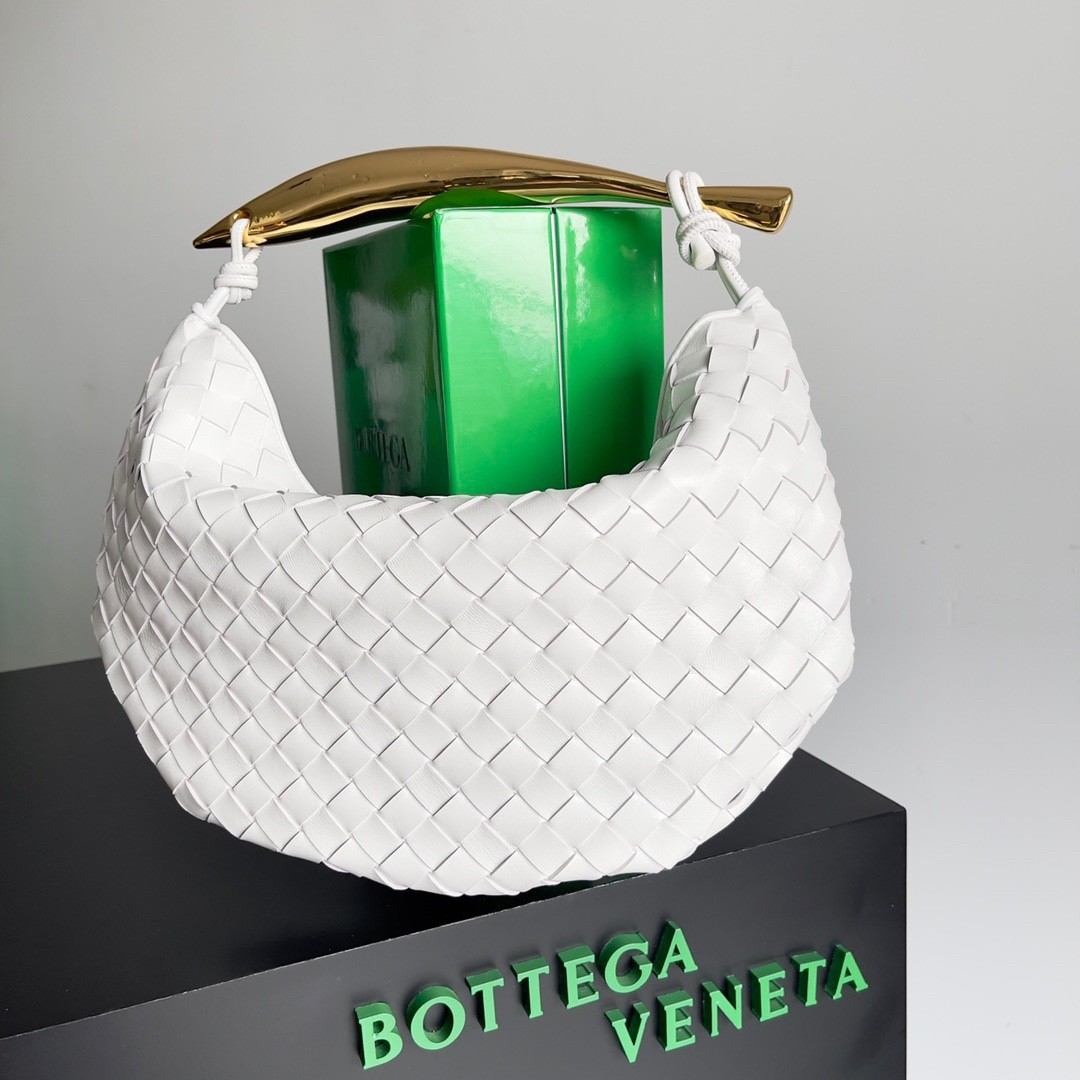 bo*te*ga Ve*ne*ta small sardine bag in white intrecciato lambskin