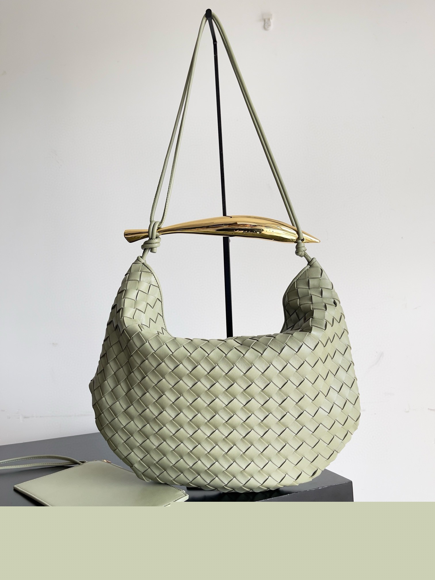 bo*te*ga Ve*ne*ta sardine medium bag in travertine intrecciato lambskin