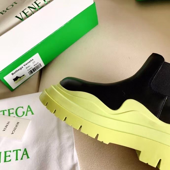 bo*te*ga Ve*ne*ta bv tire ankle boots with yellow outsole