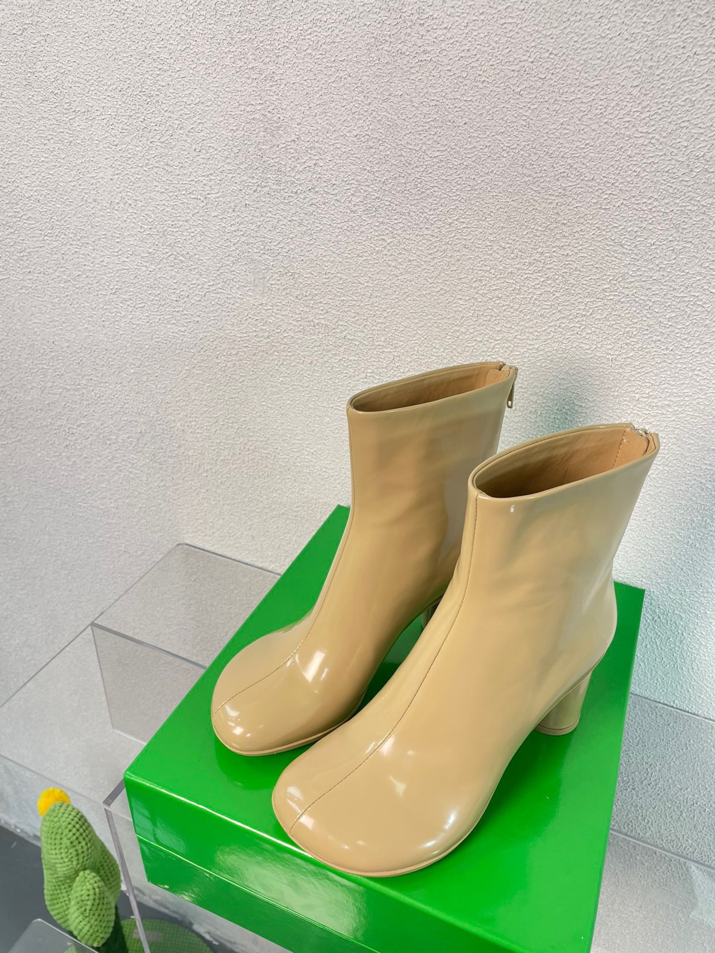 bo*te*ga Ve*ne*ta atomic ankle boots in beige lambskin